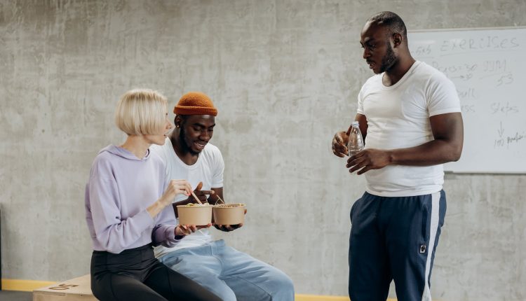 spordan beslenmeye enerjik bir yasam tarzi icin beslenme onerileri